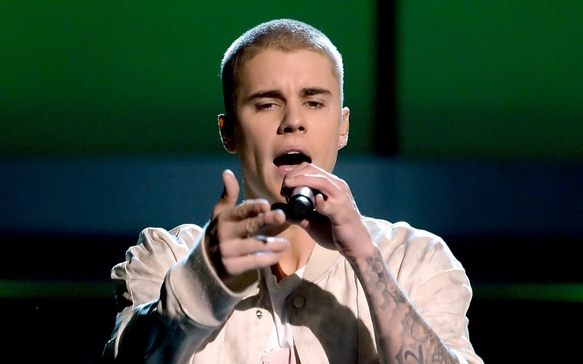 Justin Bieber tro lai voi am nhac sau thoi gian tram cam hinh anh