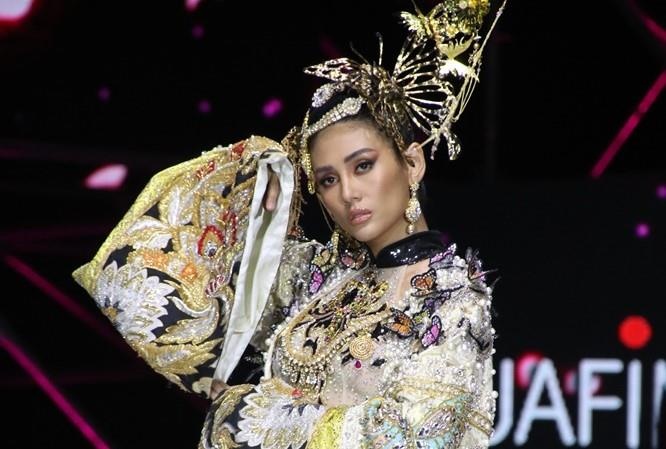 Võ Hoàng Yến bị ngã ảnh 1 Vo Hoang Yen bi nga anh 1