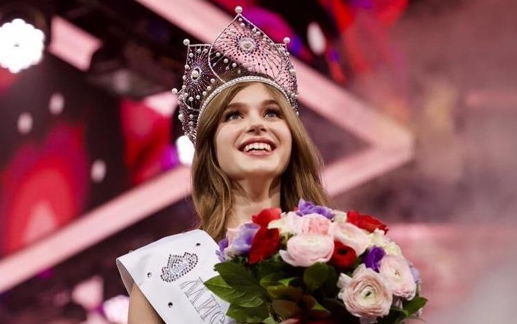 Co gai 20 tuoi dep tua thien than dang quang Hoa hau Nga 2019 hinh anh