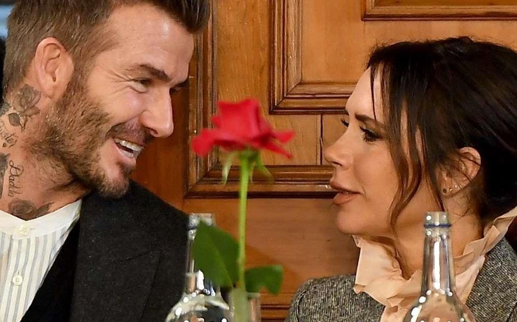 David Beckham dang video cuoi lon, treu choc vo Victoria hinh anh