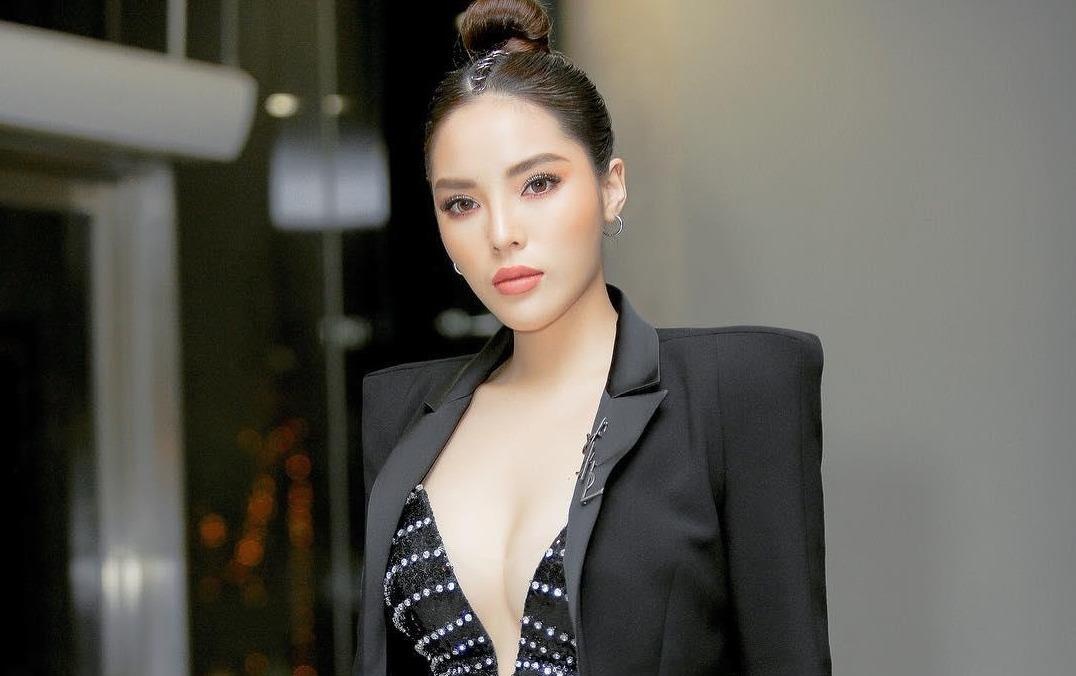 Hoa hau Viet the hien giong hat, moi nguoi mot ve hinh anh