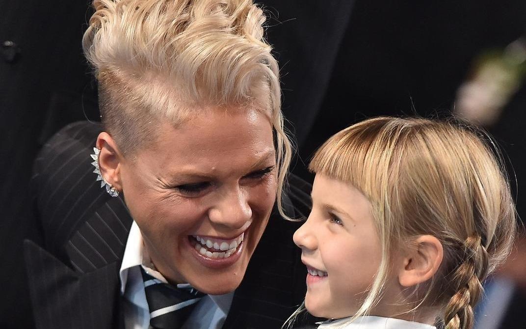 Ca si 'Just give me a reason' bi say thai tu nam 17 tuoi hinh anh