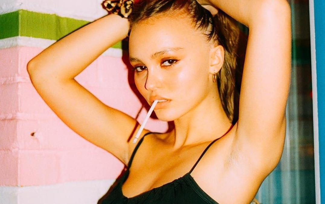 Con gai Johnny Depp goi cam va noi loan o tuoi 19 hinh anh