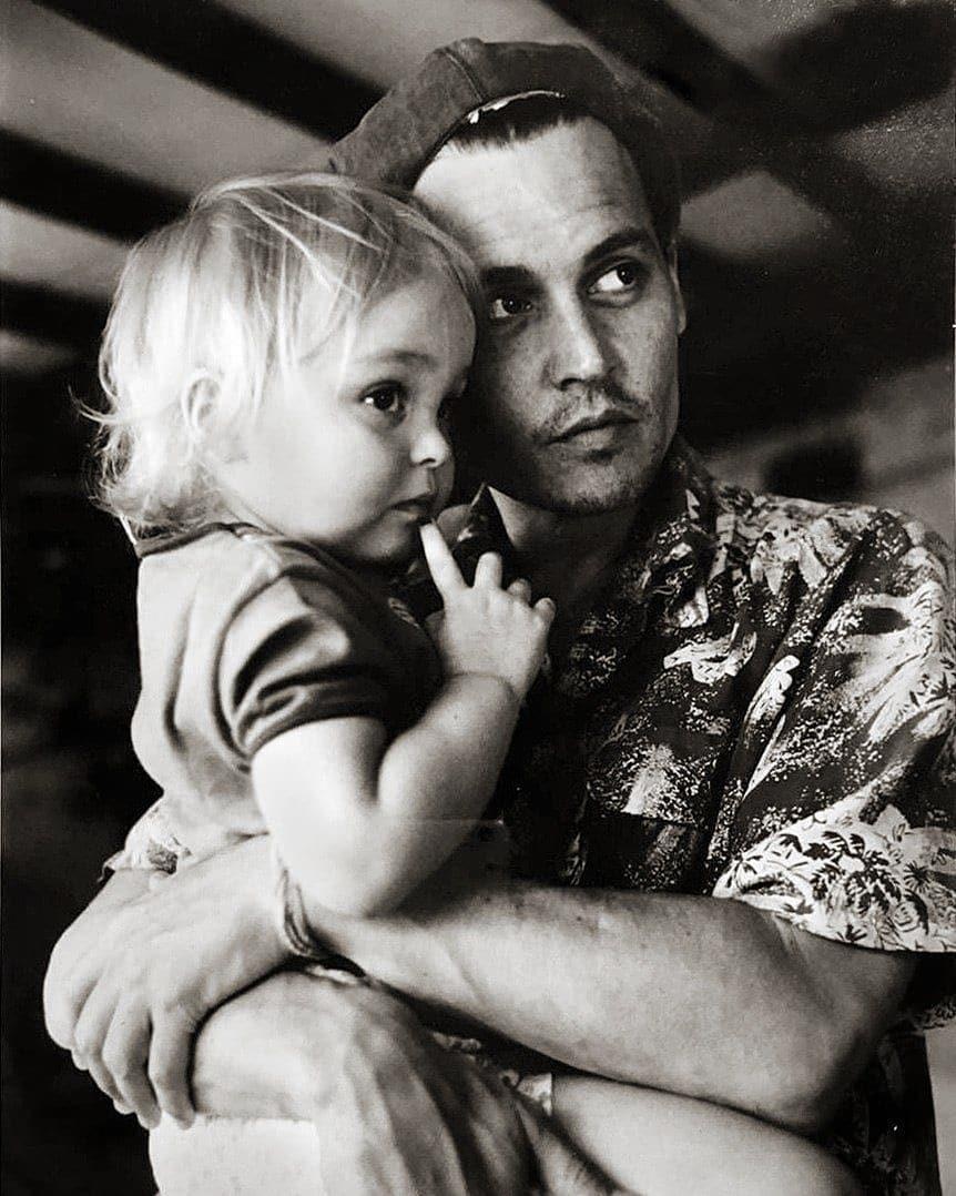 con gai Johnny Depp anh 1