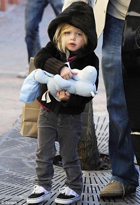 Con gai Angelina Jolie anh 4