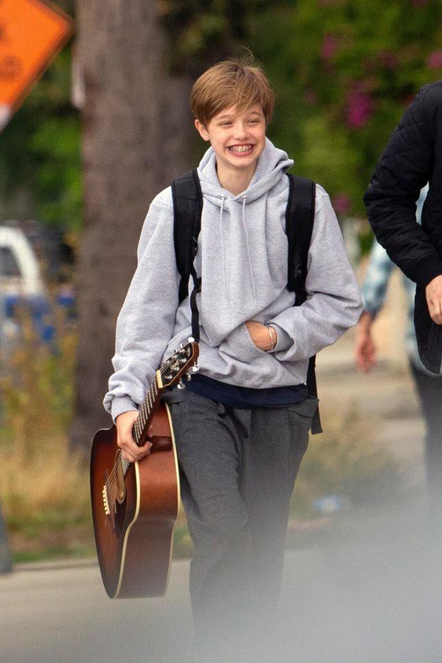 Con gai Angelina Jolie anh 9