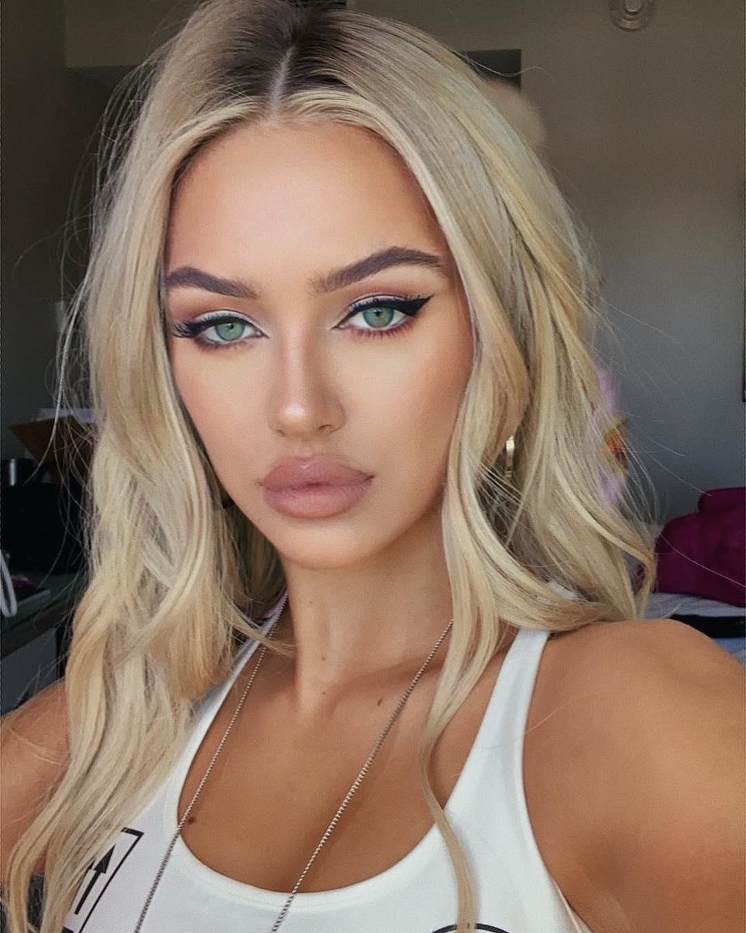 Nguoi mau giong Angelina Jolie anh 5