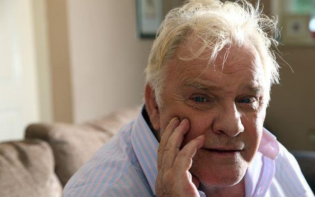 Huyen thoai hai Freddie Starr mat tai nha rieng o tuoi 76 hinh anh