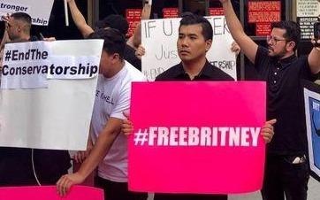 Fan bieu tinh ngoai toa an, yeu cau tra tu do cho Britney Spears hinh anh