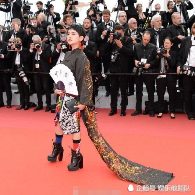 tham hoa thoi trang Cannes anh 3