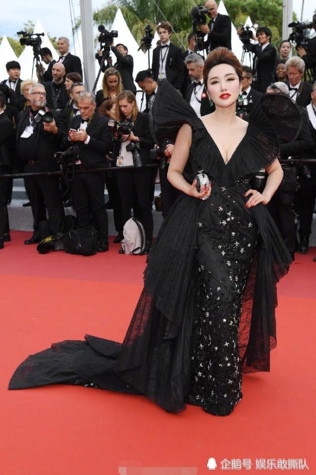 tham hoa thoi trang Cannes anh 4