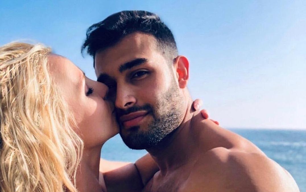 Chuyen tinh dang nguong mo cua Britney Spears va ban trai kem 13 tuoi hinh anh