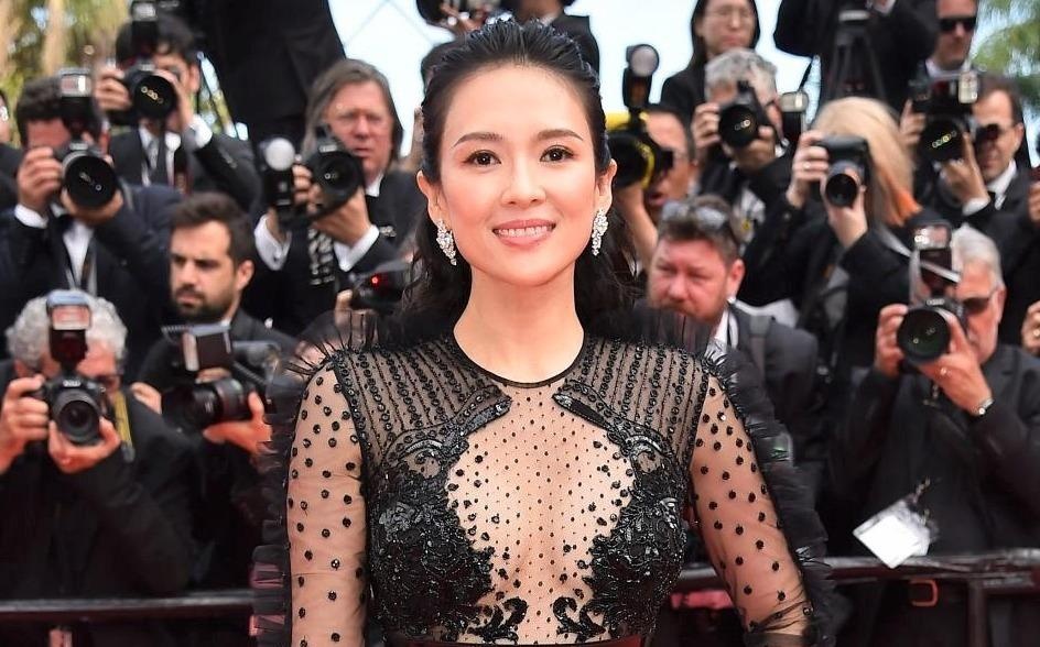 Chuong Tu Di goi cam va dang cap voi hang hieu tai LHP Cannes 2019 hinh anh