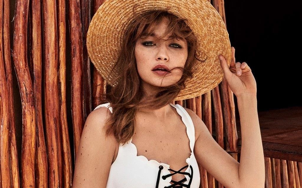Gigi Hadid tha dang quyen ru tren tap chi thoi trang hinh anh