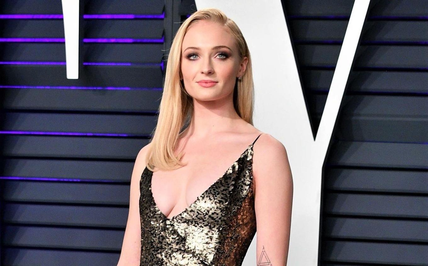 Vay ao hang hieu goi cam cua my nhan 'X-Men: Phuong hoang Bong toi' hinh anh