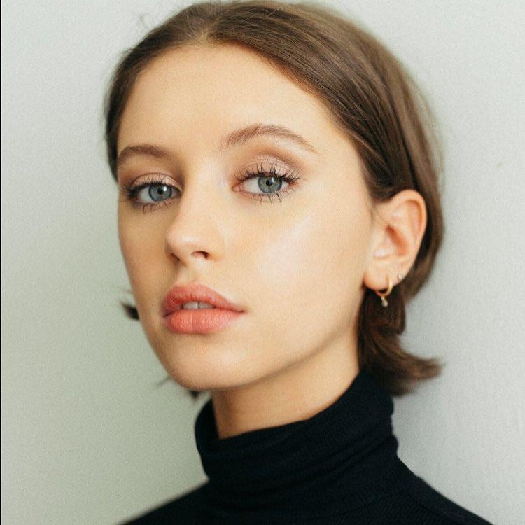 con gai sao Captain Marvel anh 2