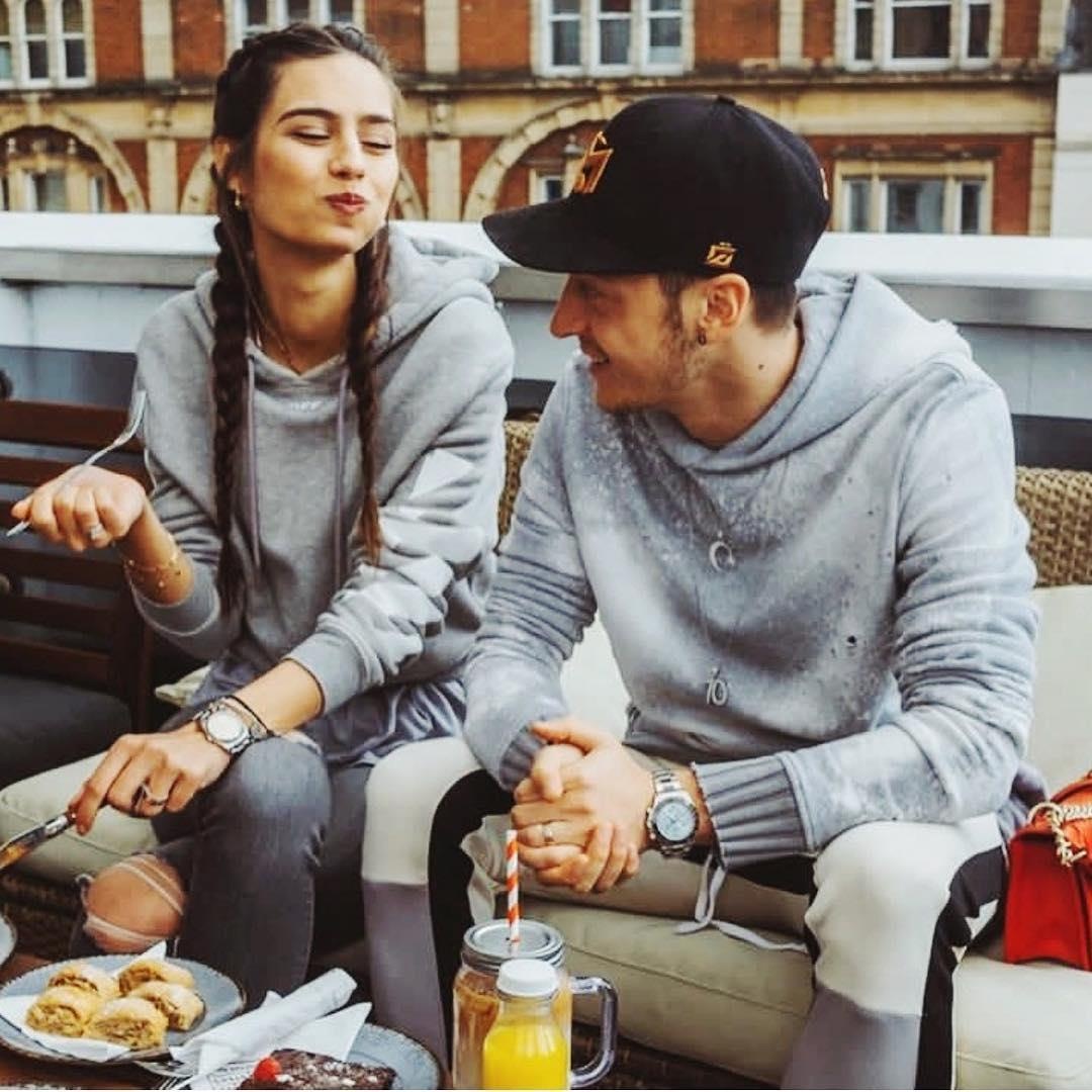 nang WAGs Amine Gulse nong bong anh 2