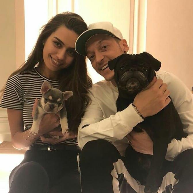 nang WAGs Amine Gulse nong bong anh 1