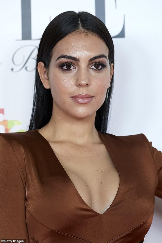 Ban gai Ronaldo anh 2