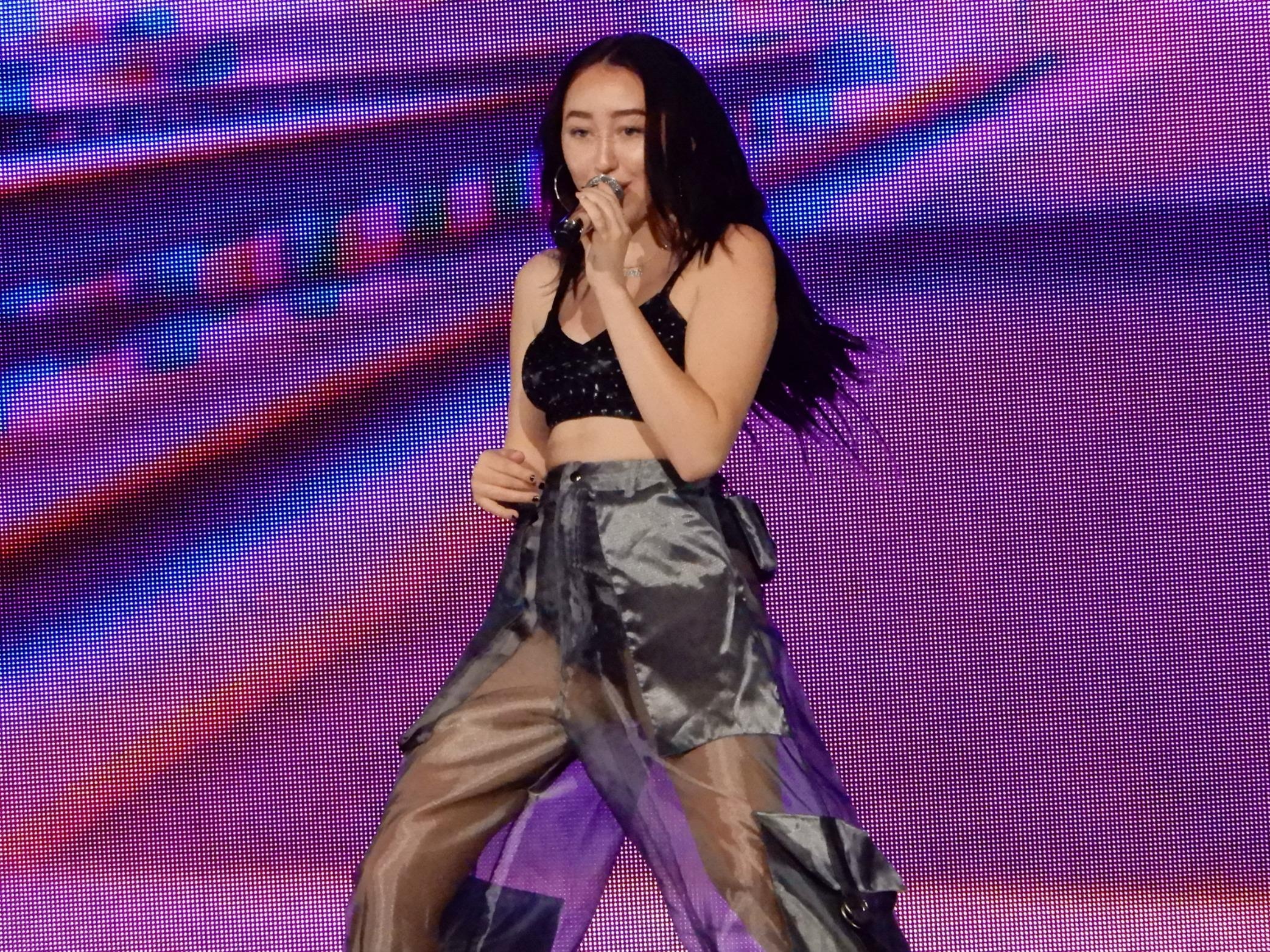 em gai Miley Cyrus khoe than anh 5