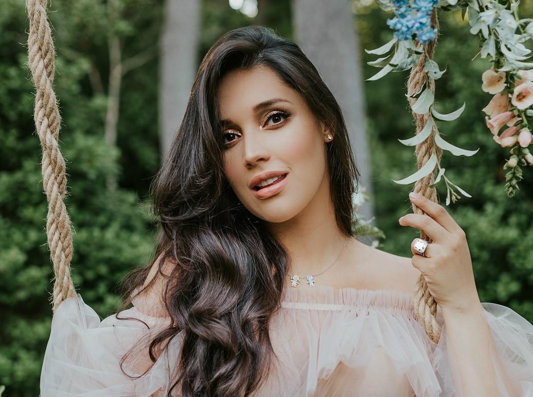 Hoa hau Hoan vu Amelia Vega anh 6