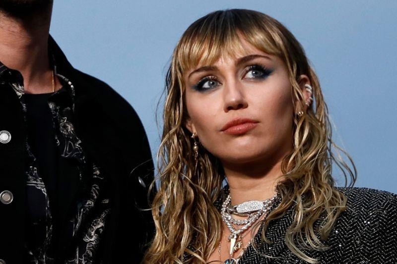 Bella Hadid quyen ru, Miley Cyrus mac ca tinh noi bat nhat tuan qua hinh anh