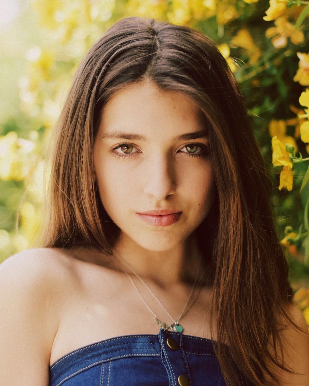 Em gai 10X goi cam cua Dua Lipa anh 4