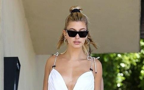 Kendall Jenner bi che kem xinh khi xuat hien cung Hailey Bieber hinh anh