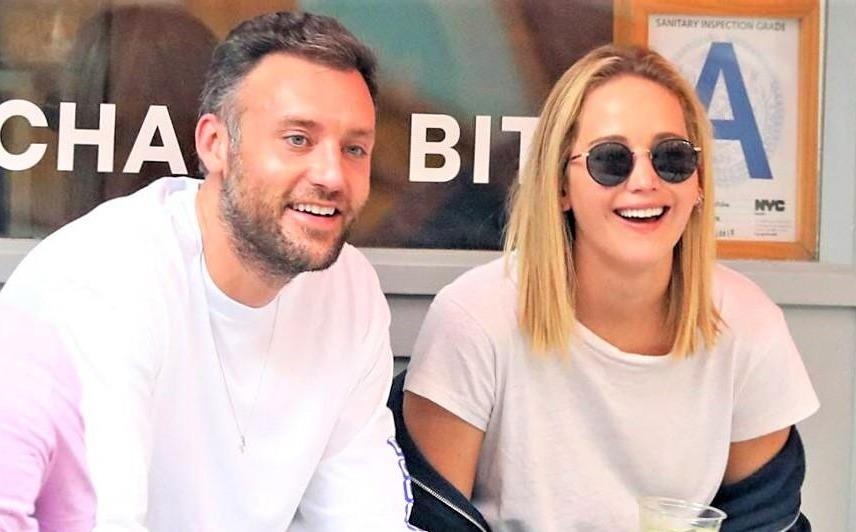 Jennifer Lawrence chia se ve ban trai va le cuoi hinh anh