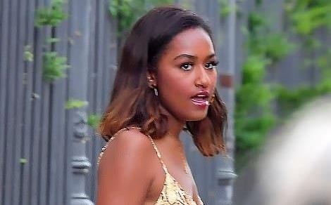 Con gai Obama 'lot xac' thanh thieu nu xinh dep hinh anh