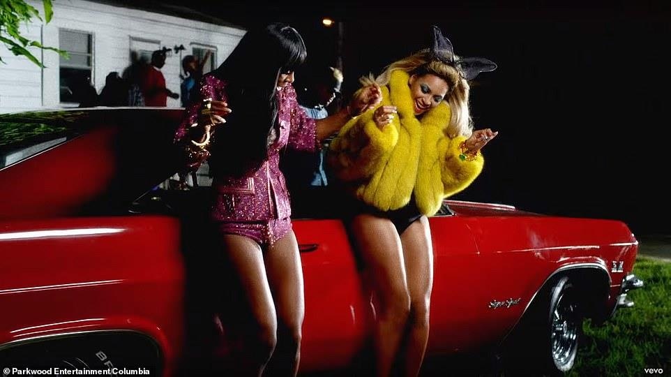 You Need To Calm Down anh 9