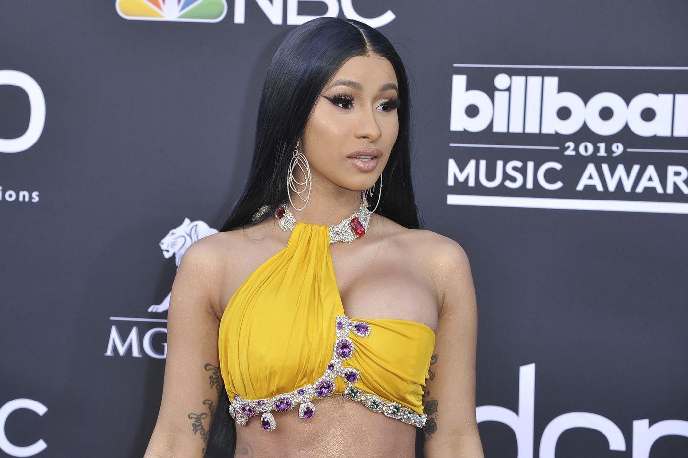 Cardi B bi truy to 14 toi danh vi danh ghen o cau lac bo thoat y hinh anh