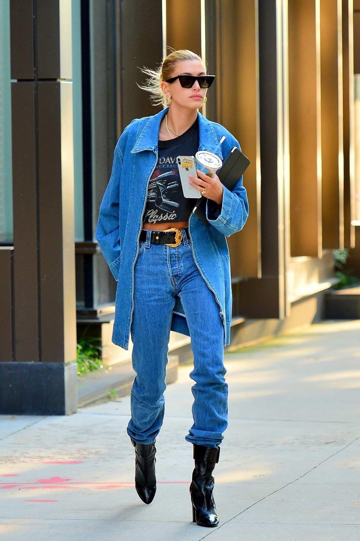 Nguoi mau Hailey Bieber anh 1