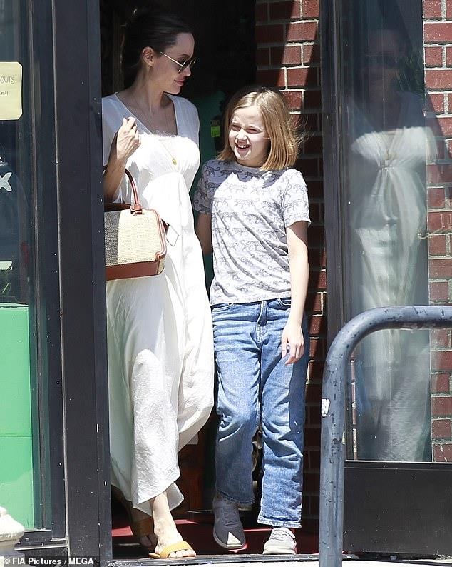 Con gai vivienne Angelina Jolie anh 4