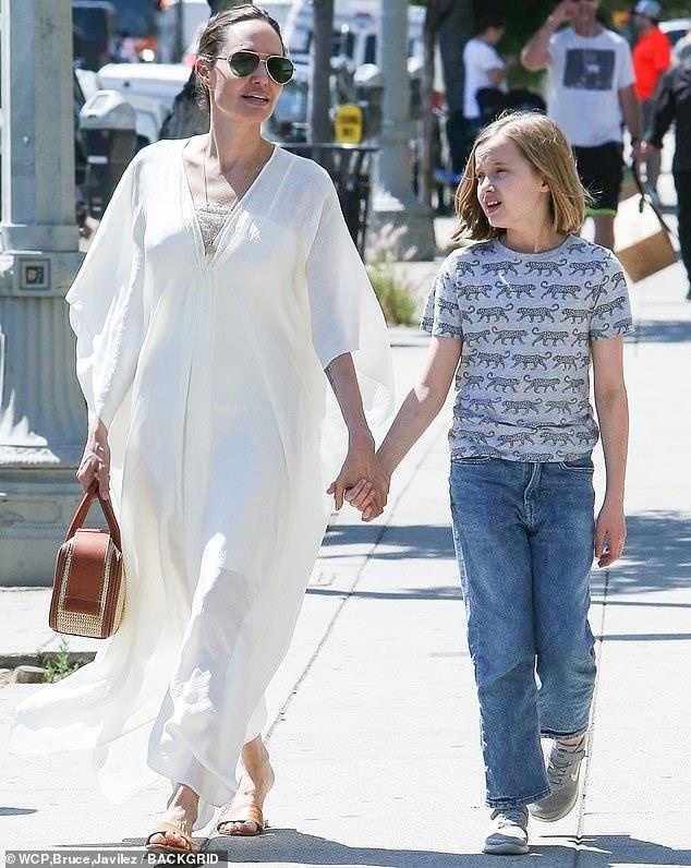 Con gai vivienne Angelina Jolie anh 3