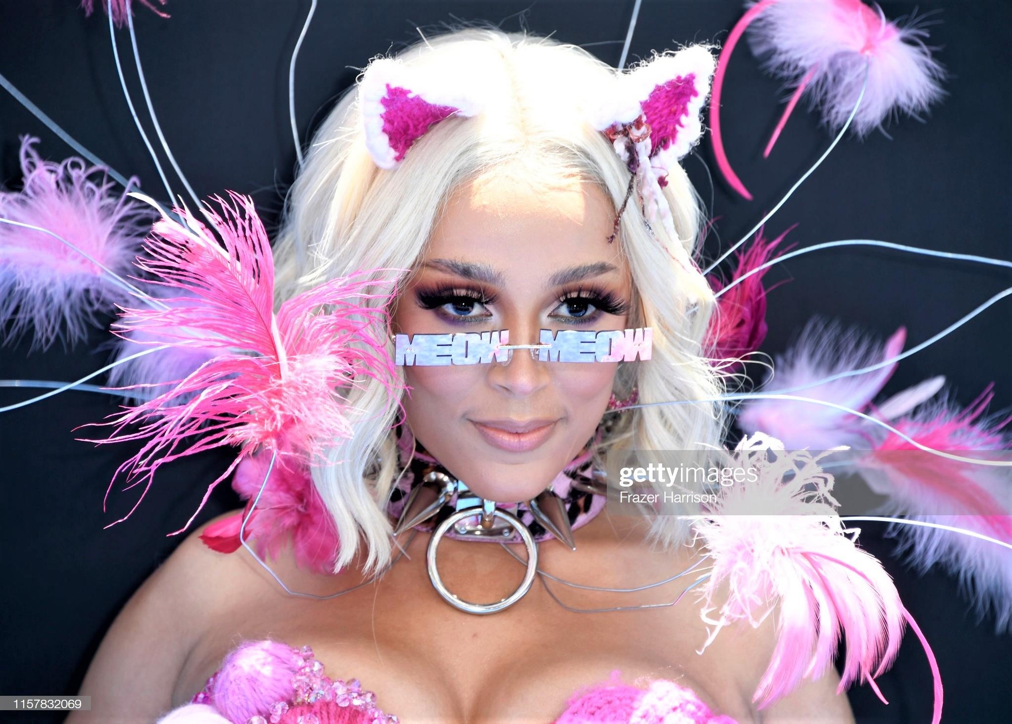 Dan sao mac ho, lam lo tren tham xanh BET Awards 2019 hinh anh