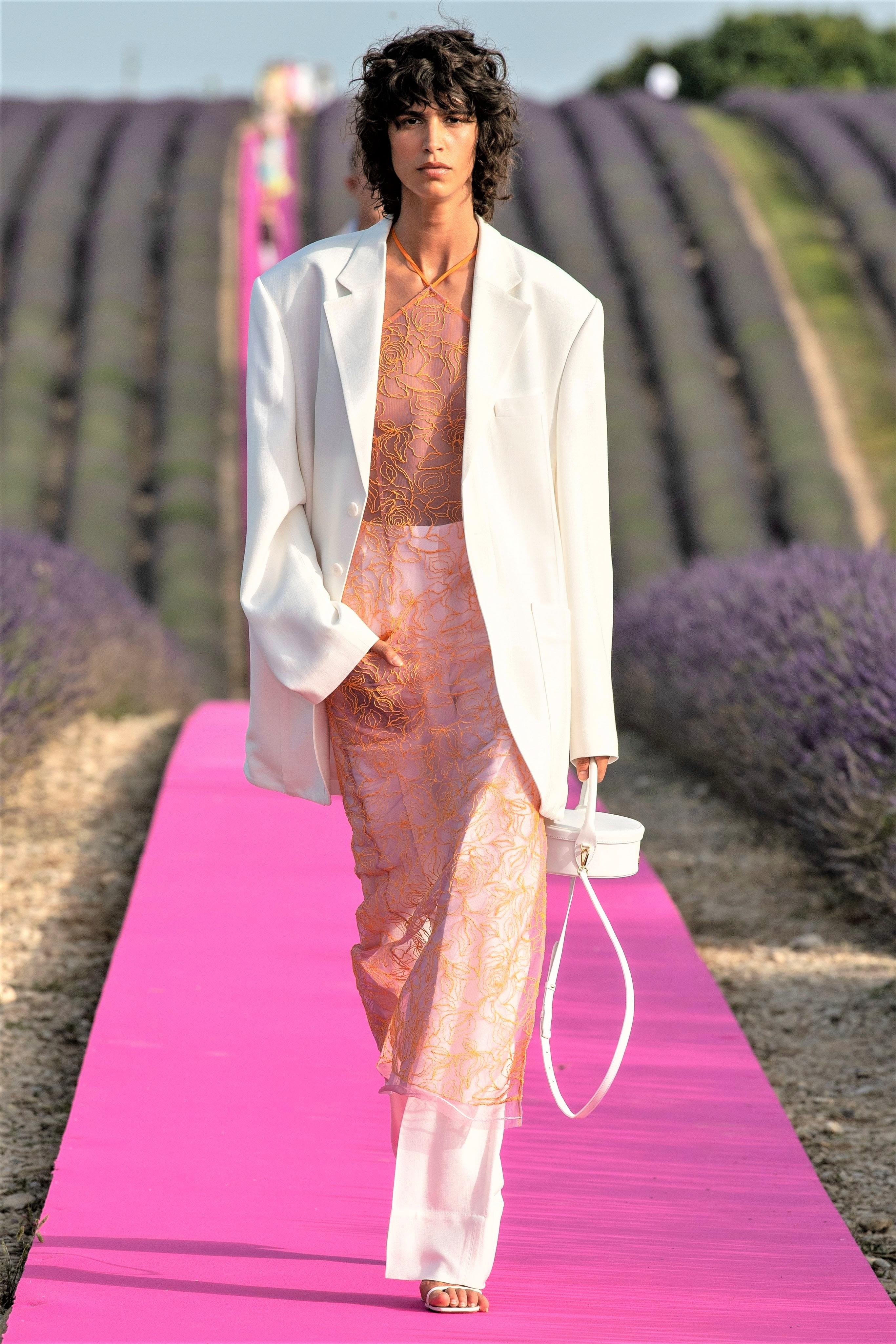 nguoi mau khong mac noi y anh 3