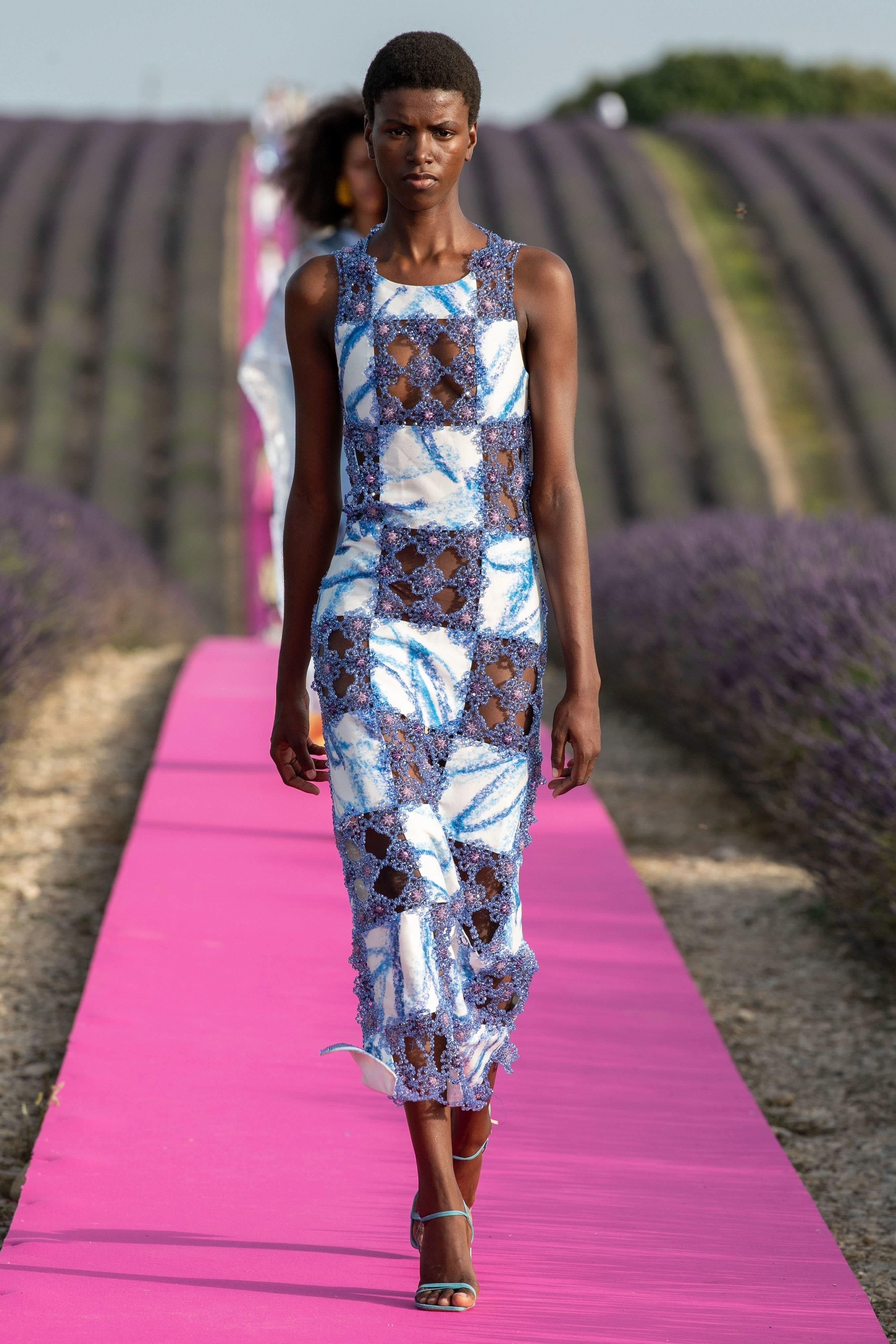 nguoi mau khong mac noi y anh 5