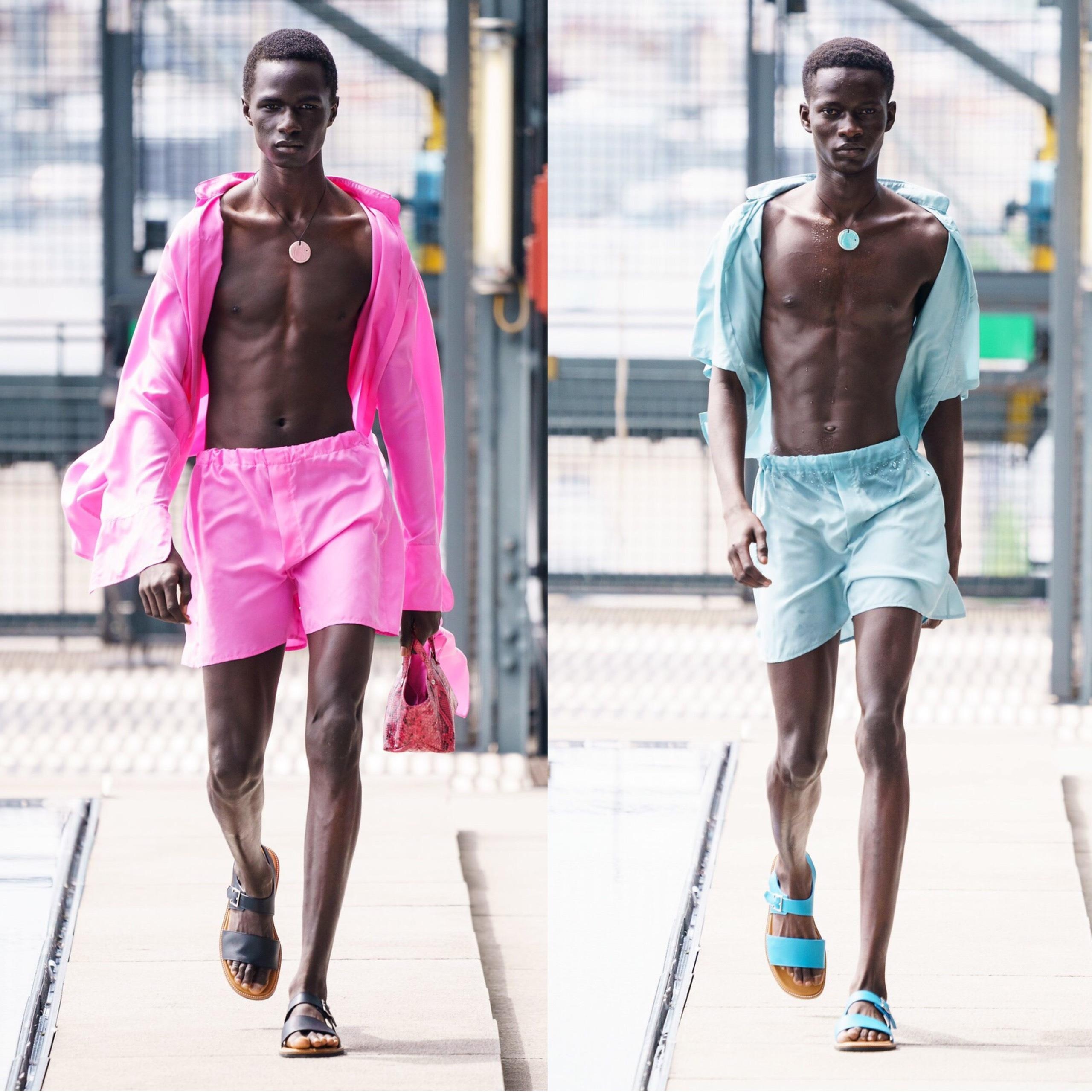 Nguoi mau lo nguc tren san dien anh 8