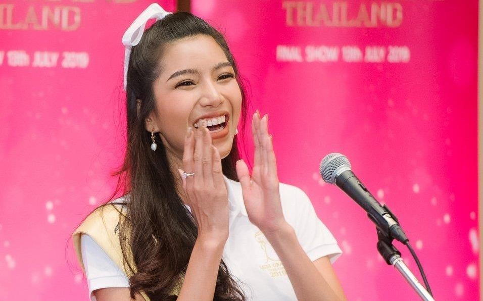 Man gioi thieu uon eo, keo dai giong cua thi sinh Miss Grand Thailand hinh anh