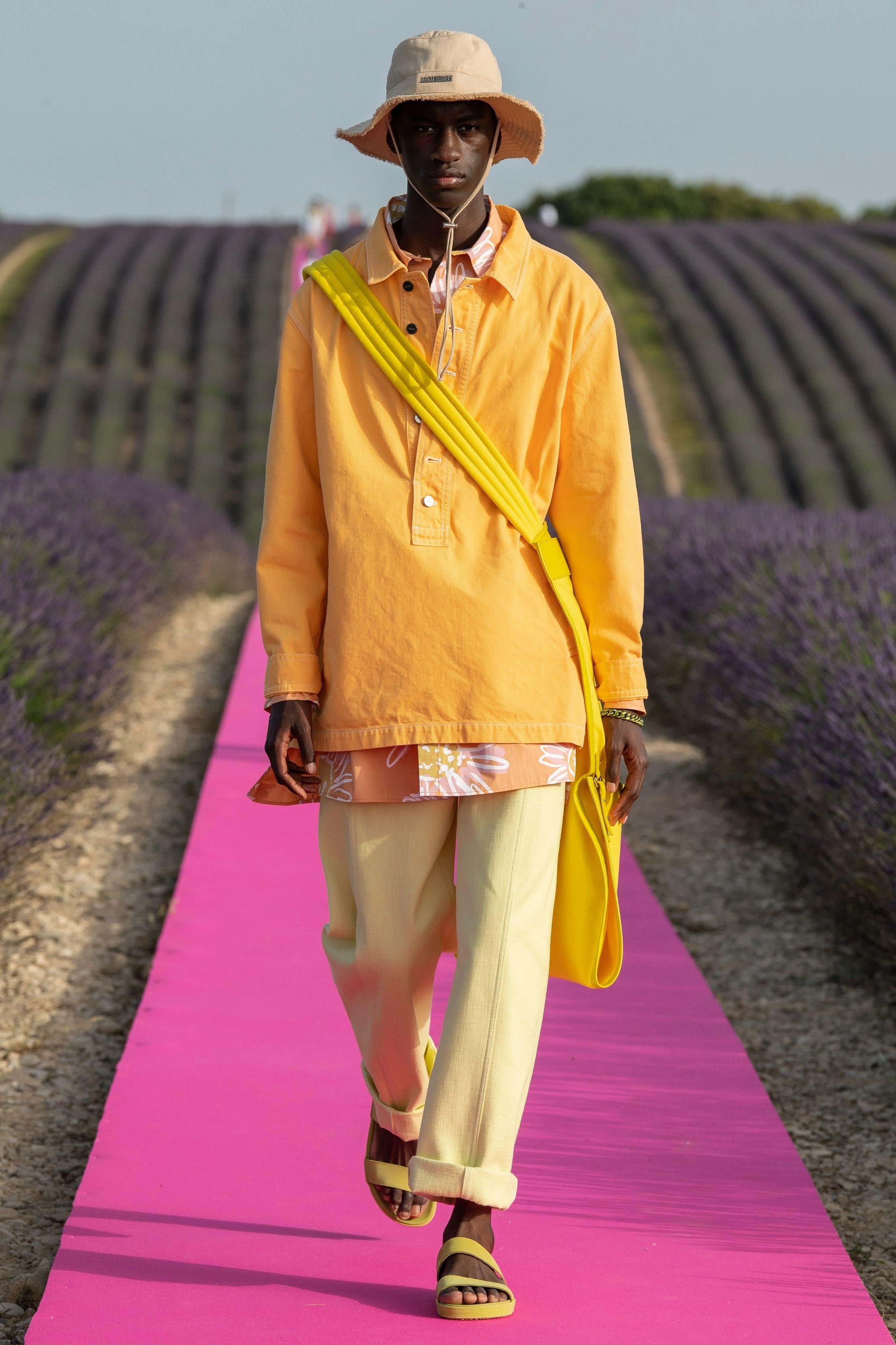 nguoi mau khong mac noi y anh 8