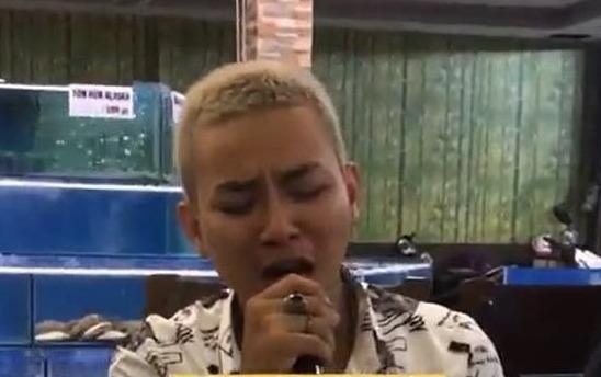 Hoai Lam gay chu y khi de toc hui cua nhuom vang hinh anh