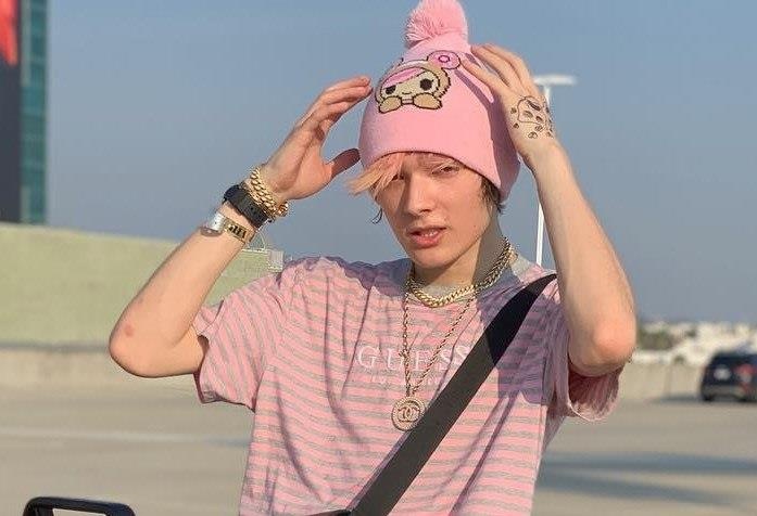 Nam rapper qua doi o tuoi 18 sau nhieu ngay hon me hinh anh