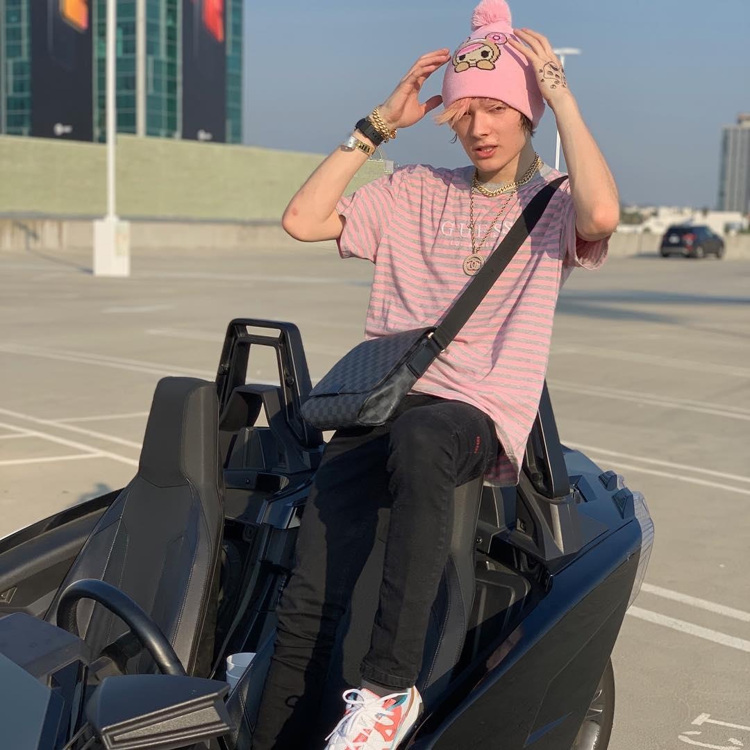 Rapper Philippines mat o tuoi 18 anh 1