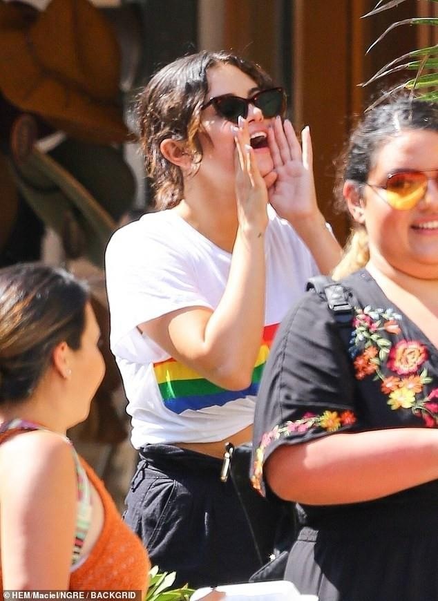 Selena Gomez vui ve anh 2