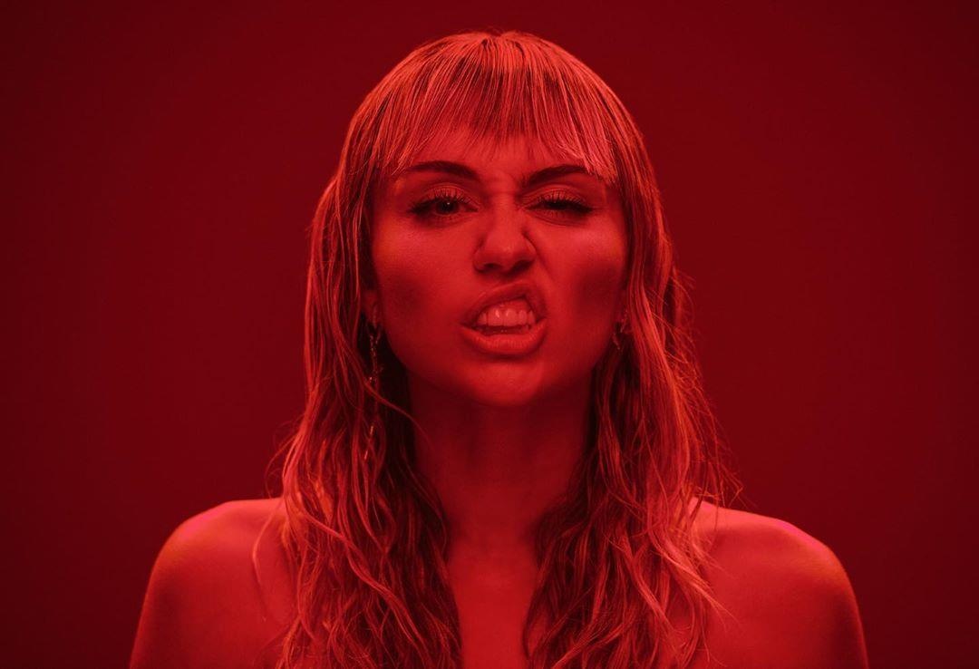Miley Cyrus quang ba Mother's Daughter anh 4