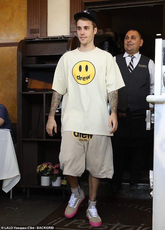Justin Bieber mặt mụn  ảnh 1 Justin Bieber mat mun anh 1