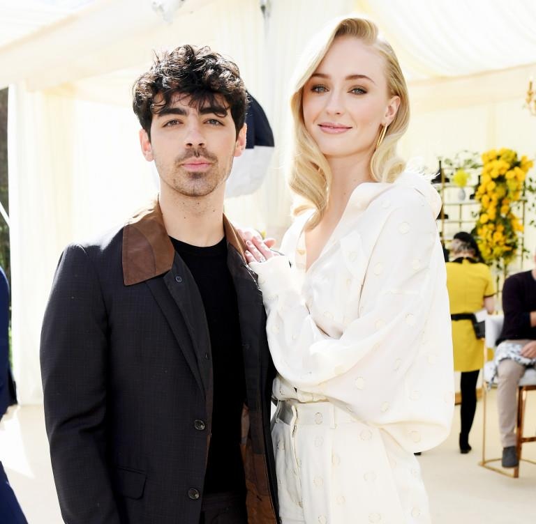 Váy cưới của Sophie Turner  ảnh 3 Vay cuoi cua Sophie Turner anh 3