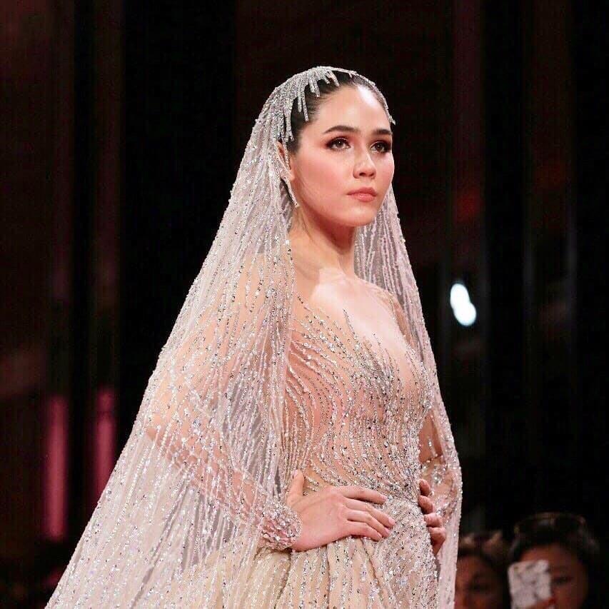 Dich Le Nhiet Ba dien thoi trang anh 2