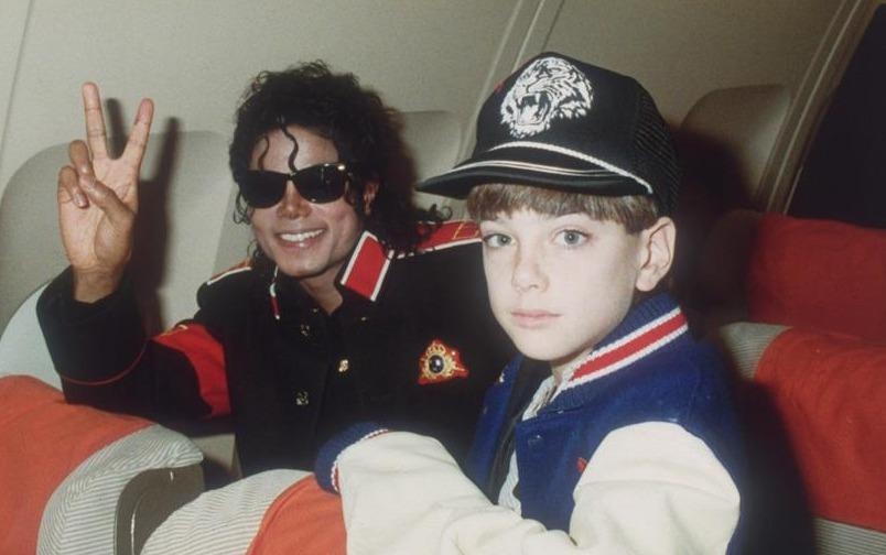 Hai nam chinh trong phim to Michael Jackson au dam bi kien ra toa hinh anh